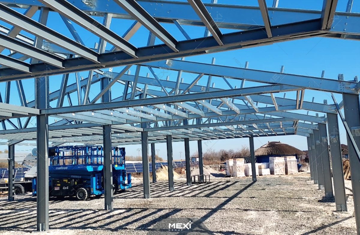 unitate de alimentaţie publică construită pe structură metalică